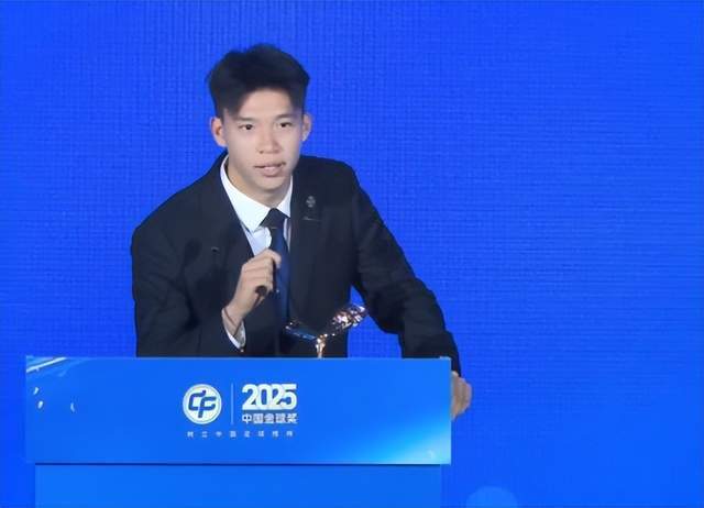 nba赔率-历史第4人：19岁王钰栋包揽中超最佳新人和中国金童奖！